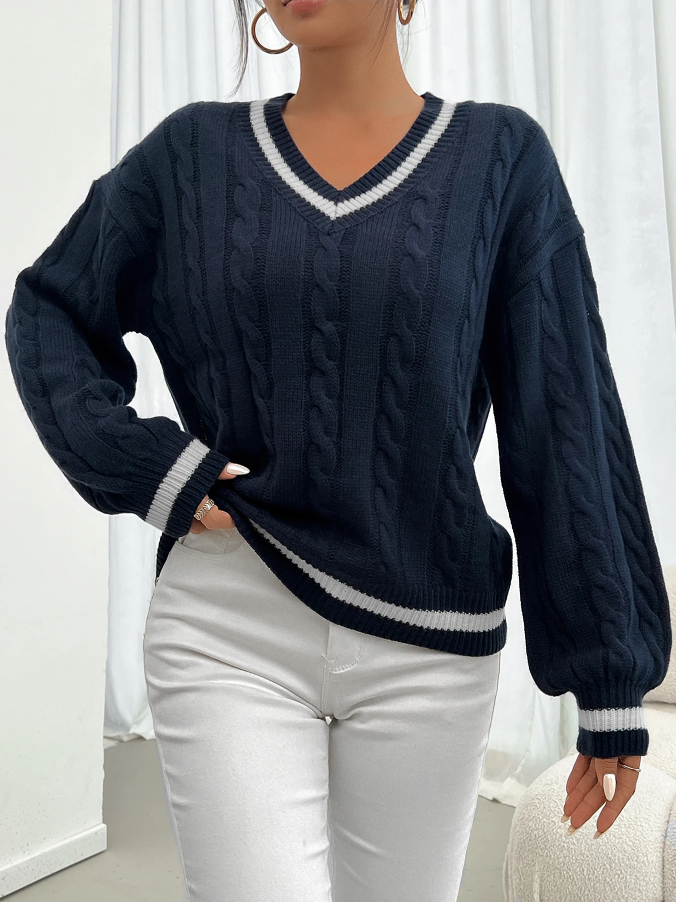 Striped trimmed twisted flower knitted shoulder sweater - Image 4