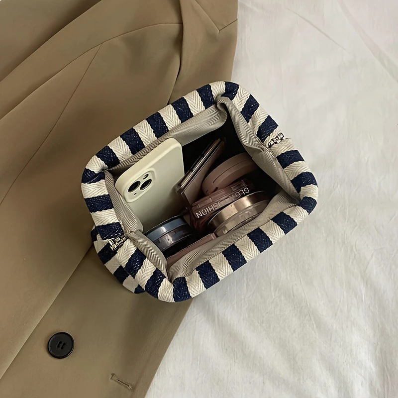 2025 New Knitted Striped Cloud Bag Clutch, Large-capacity Daily Versatile Color-blocking Clip Bag - Image 5