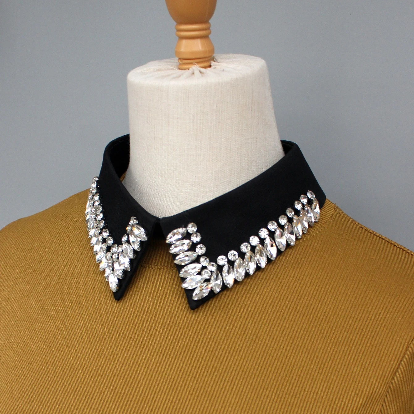Retro rhinestone false collar. Luxurious beaded and shiny in spring, summer, autumn and winter. Handmade with nailed beads. Retr - Image 8