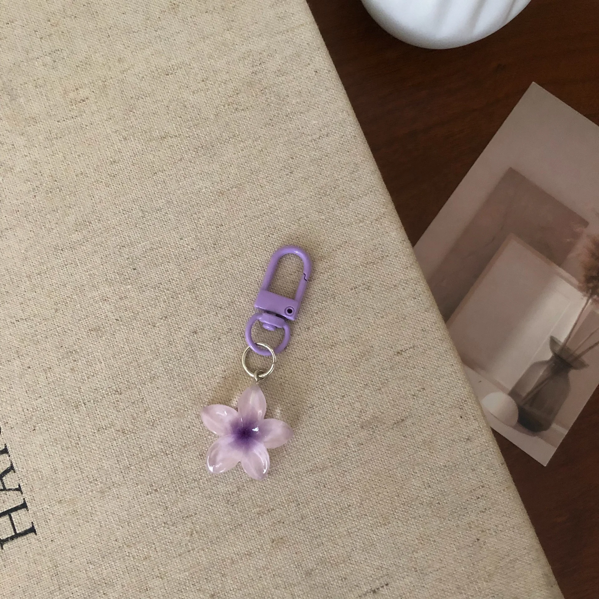 Little Flower Colorful Keychain Sweet Resin Gradient Key Chain Transparent Color Diy Cute Bag Keychains Pendant Girls Jewelry - Image 3