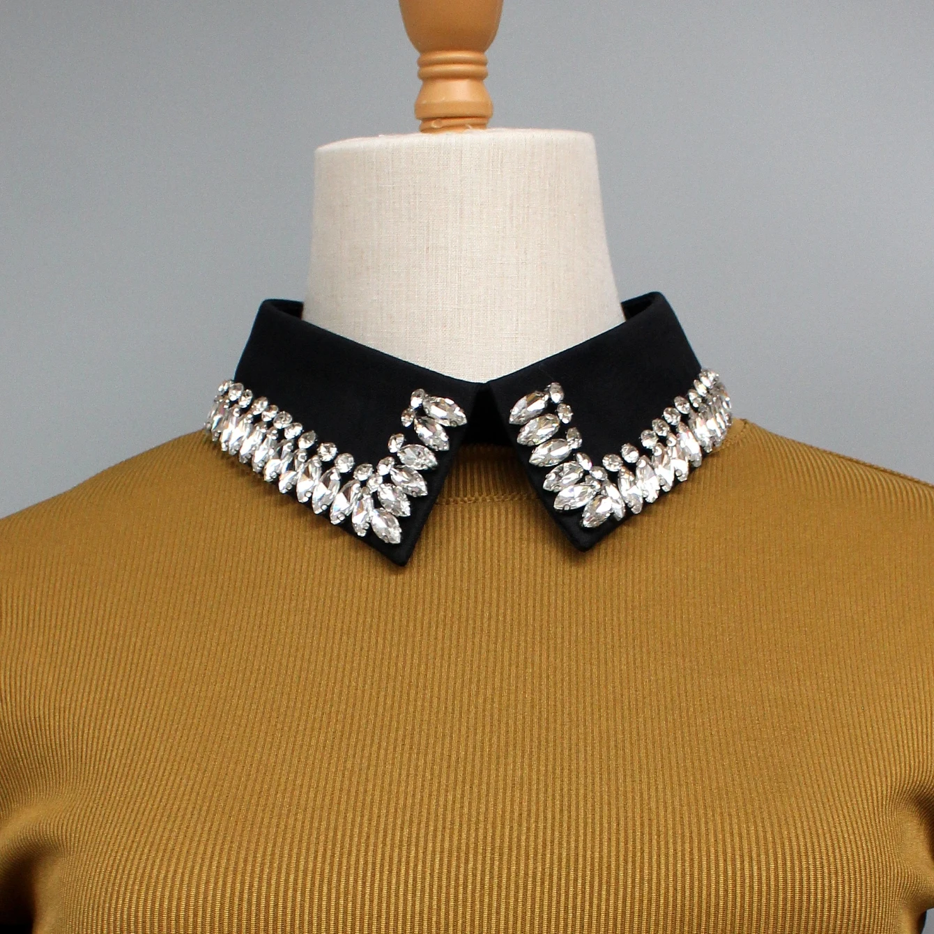 Retro rhinestone false collar. Luxurious beaded and shiny in spring, summer, autumn and winter. Handmade with nailed beads. Retr - Image 4