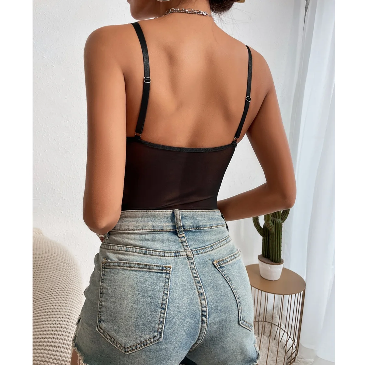 Sexy tight fitting women's clothing, deep V-neck shaping, adjustable shoulder straps, reinforced soft padded bra, top - Image 4