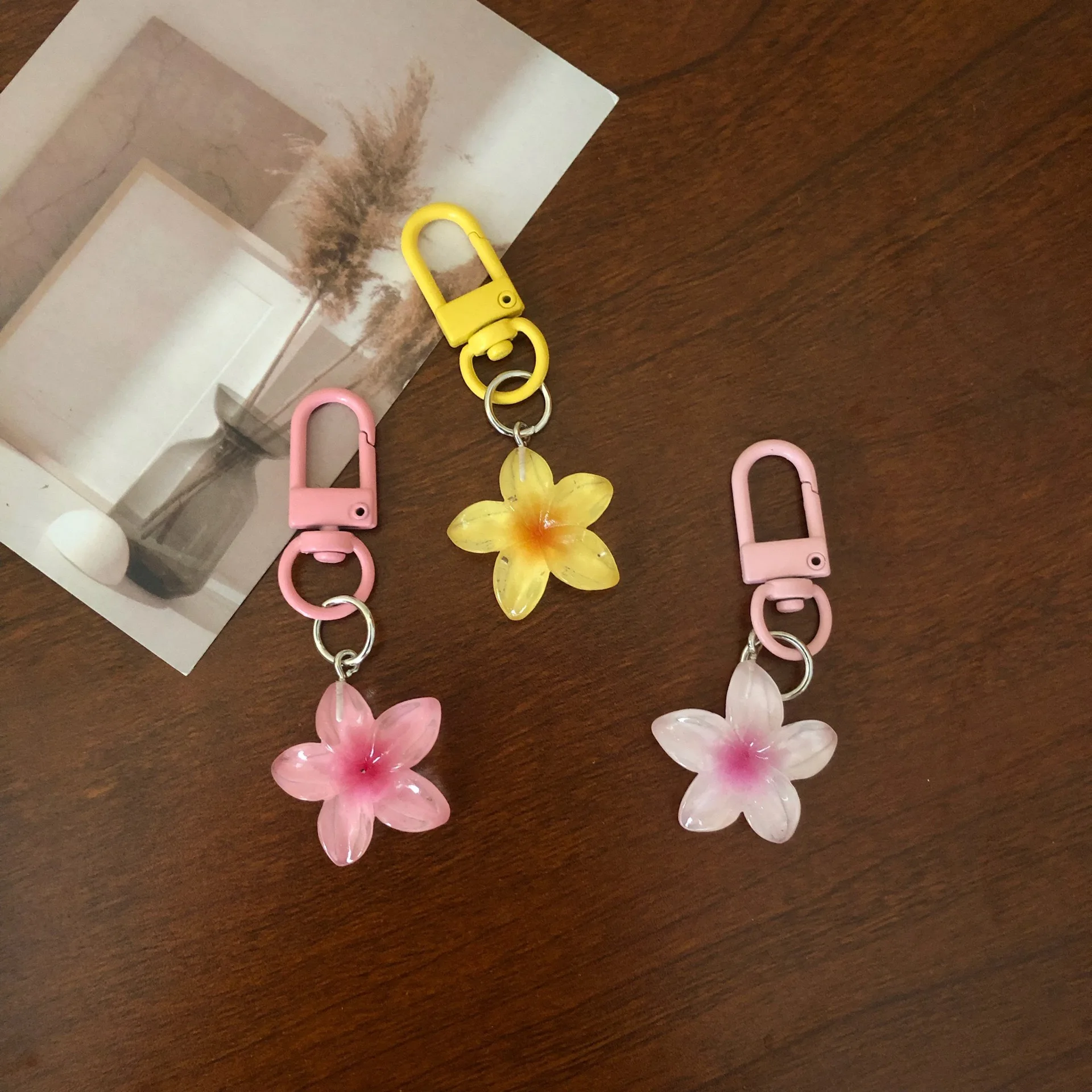 Little Flower Colorful Keychain Sweet Resin Gradient Key Chain Transparent Color Diy Cute Bag Keychains Pendant Girls Jewelry - Image 2