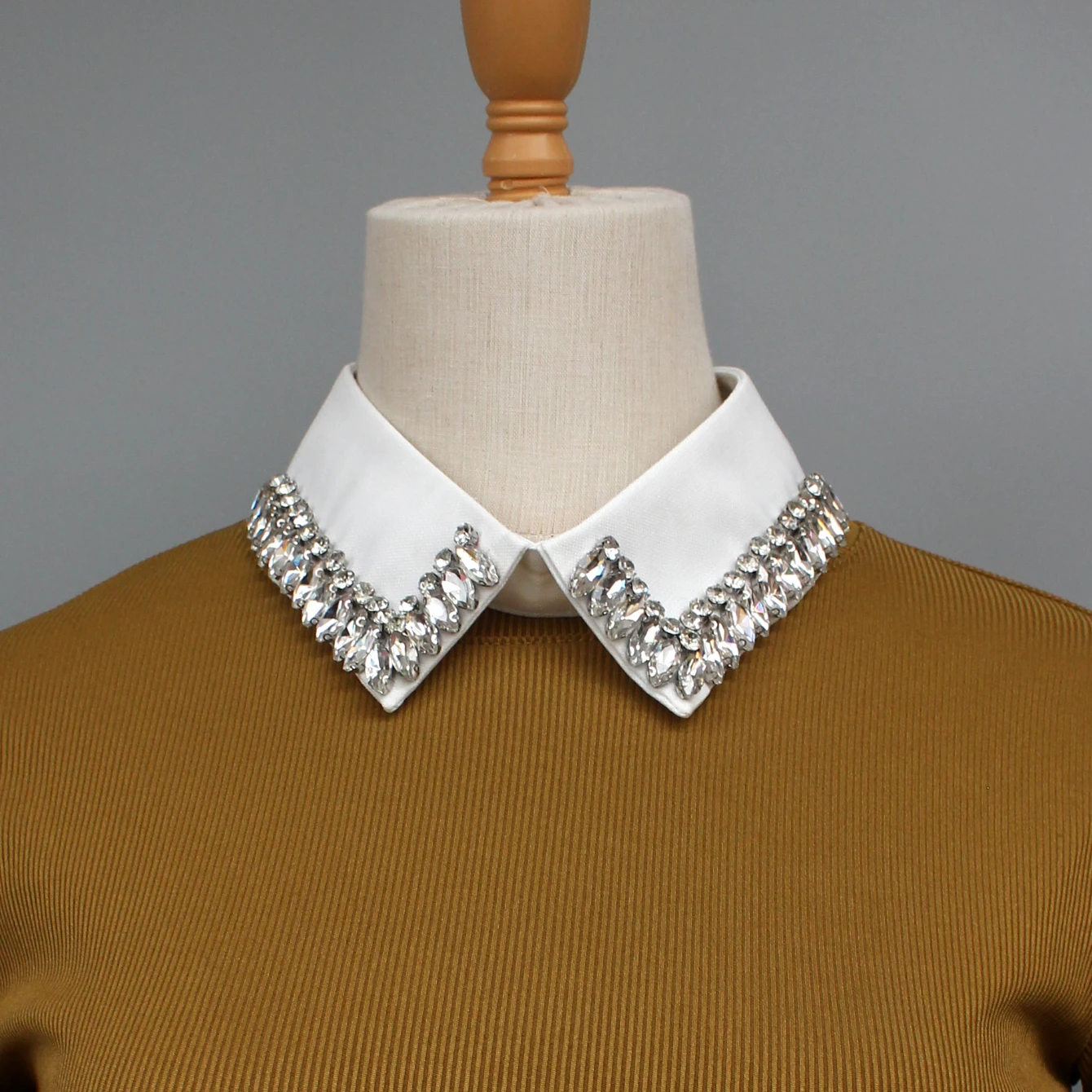 Retro rhinestone false collar. Luxurious beaded and shiny in spring, summer, autumn and winter. Handmade with nailed beads. Retr - Image 3