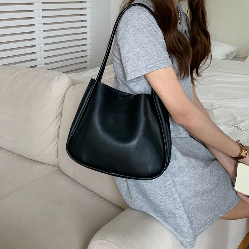 Simple And Casual New Popular PU Leather Versatile Shoulder Underarm Bag Small Fresh Solid Color Bear Pendant Handbag - Image 5