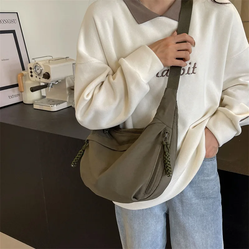 Leisure Crossbody Hobo Bag with Large Capacity Versatile and Niche Design Nylon Shoulder Bag Student Class Mailman Bag - Image 4