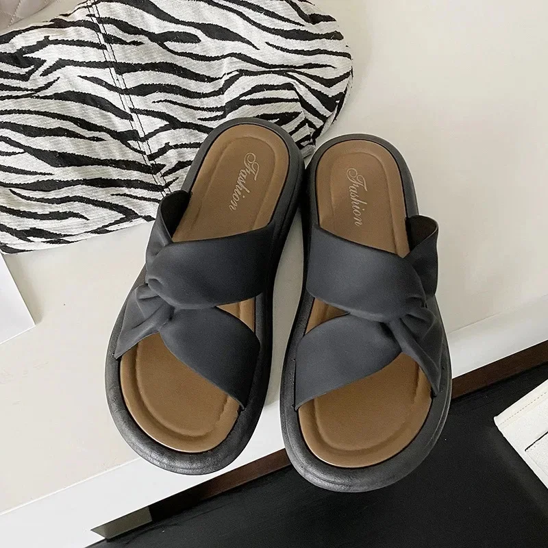 Versatile Thick Bottom Sandals Women's Summer New Outerwear Fashionable Crossbody Elegant Thick Bottom Beach Slippers - Image 5